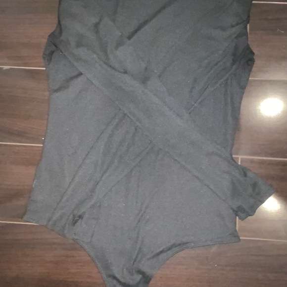 popular21 black long sleeve onesie - Picture 2 of 6